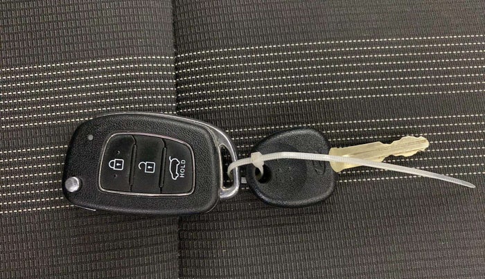 2022 Hyundai VENUE S Plus 1.2 Petrol MT, Petrol, Manual, 15,885 km, Key Close Up