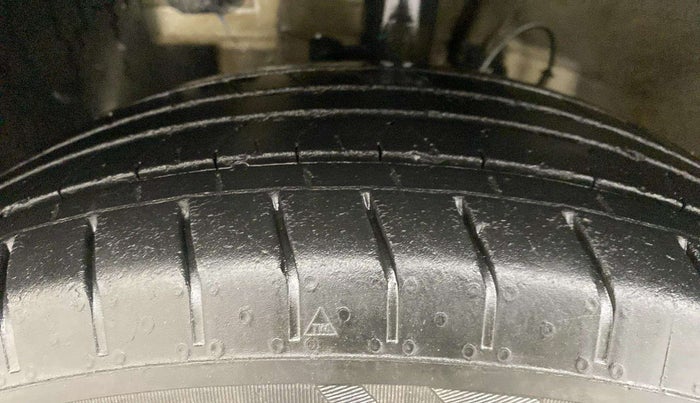 2023 Hyundai VENUE SX 1.2 PETROL, Petrol, Manual, 35,151 km, Left Front Tyre Tread