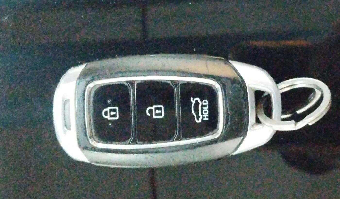 2018 Hyundai Verna 1.6 SX (O) CRDI MT, Diesel, Manual, 1,11,752 km, Key Close Up