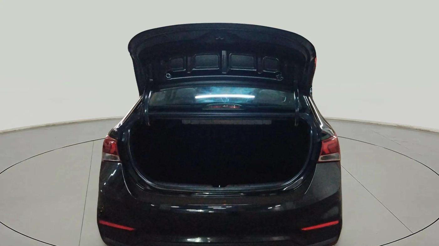 2018 Hyundai Verna 1.6 SX (O) CRDI MT, Diesel, Manual, 1,11,752 km, Boot Inside