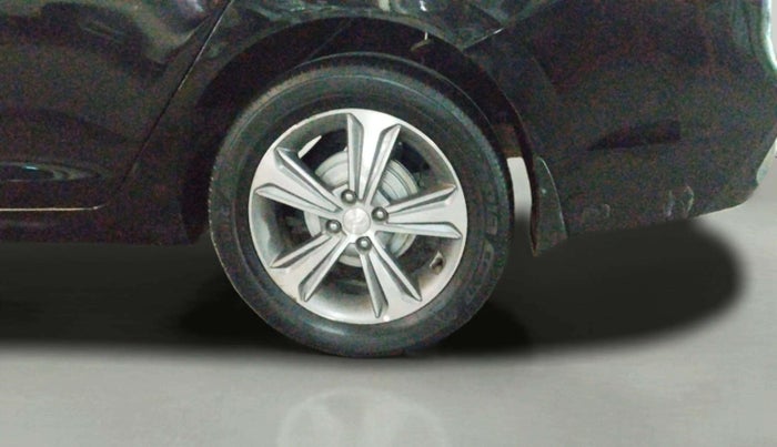 2018 Hyundai Verna 1.6 SX (O) CRDI MT, Diesel, Manual, 1,11,752 km, Left Rear Wheel