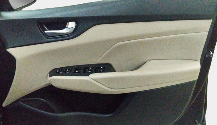 2018 Hyundai Verna 1.6 SX (O) CRDI MT, Diesel, Manual, 1,11,752 km, Driver Side Door Panels Control