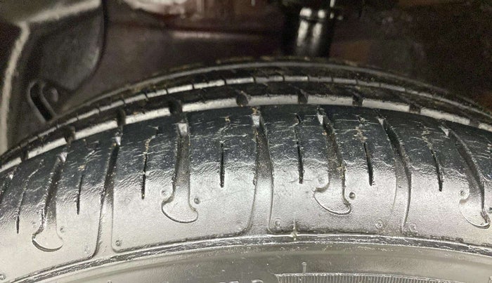 2016 Hyundai Grand i10 MAGNA AT 1.2 KAPPA VTVT, Petrol, Automatic, 14,250 km, Left Front Tyre Tread