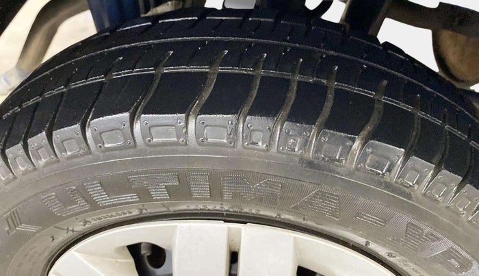 2014 Maruti Alto 800 LXI, Petrol, Manual, 43,156 km, Left Front Tyre Tread