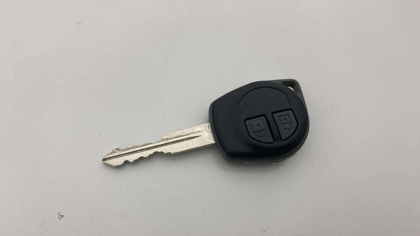 2017 Maruti Swift VXI, Petrol, Manual, 76,972 km, Key Close Up