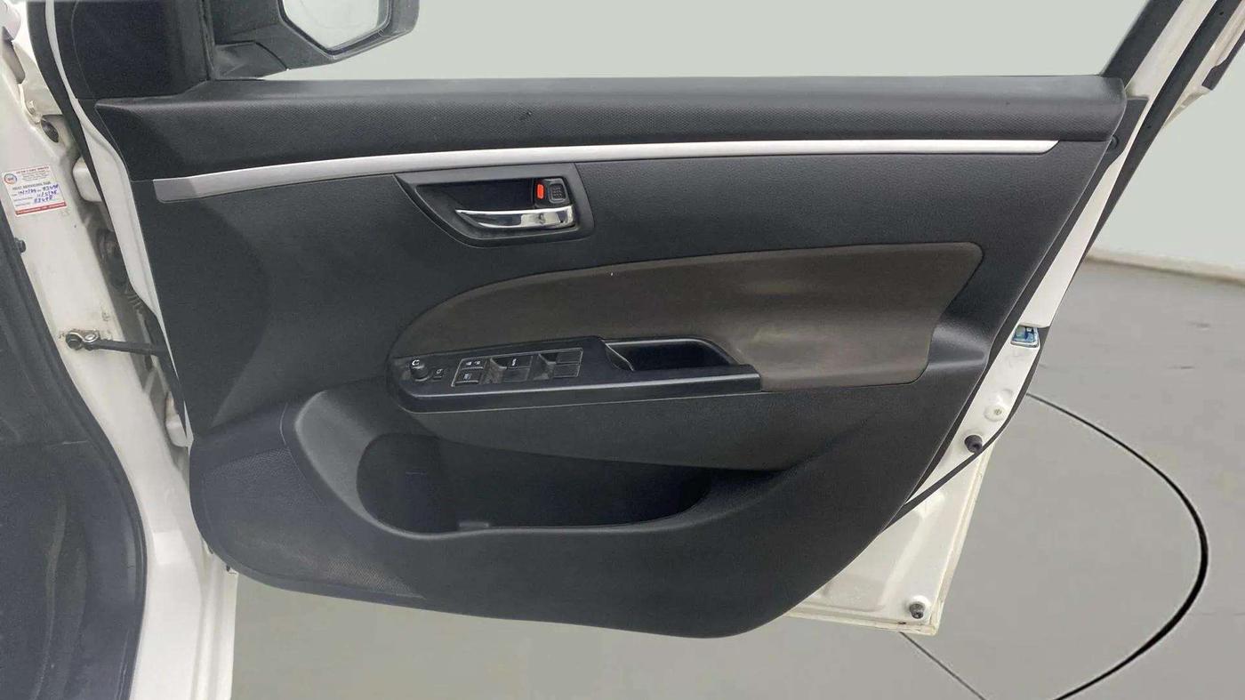 2017 Maruti Swift VXI, Petrol, Manual, 76,972 km, Driver Side Door Panels Control