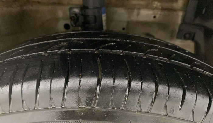 2017 Maruti Swift VXI, Petrol, Manual, 76,972 km, Right Front Tyre Tread