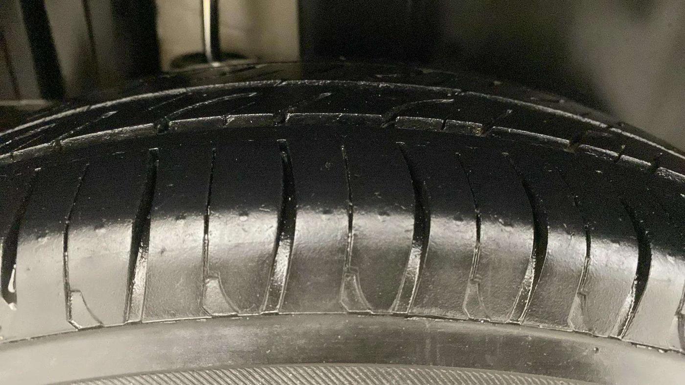 2017 Maruti Swift VXI, Petrol, Manual, 76,972 km, Right Rear Tyre Tread