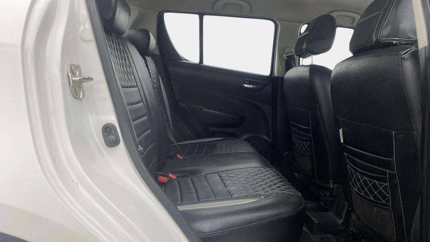2017 Maruti Swift VXI, Petrol, Manual, 76,972 km, Right Side Rear Door Cabin