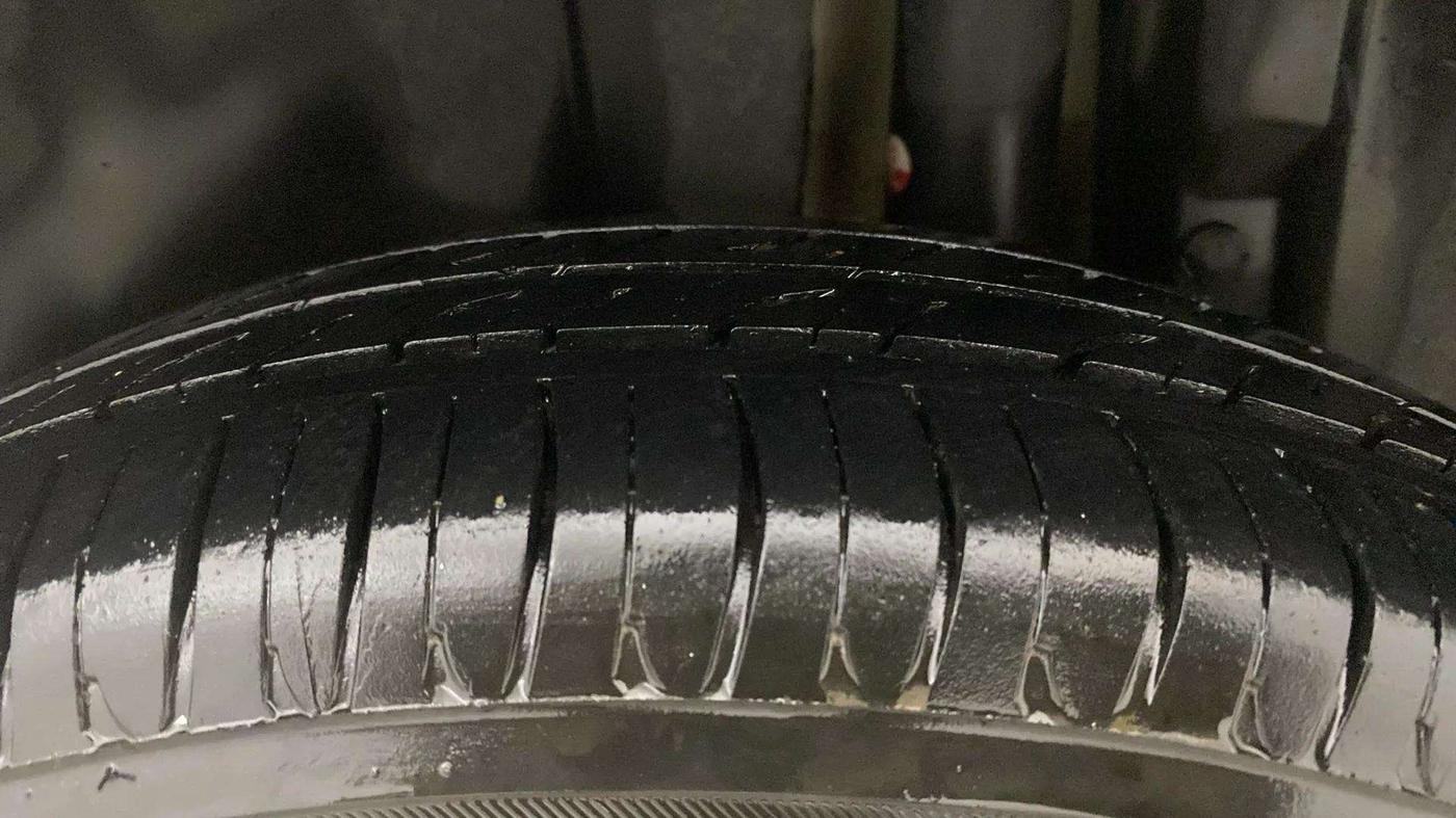 2017 Maruti Swift VXI, Petrol, Manual, 76,972 km, Left Rear Tyre Tread