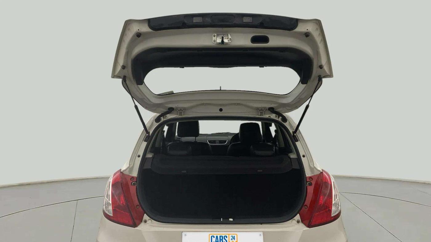 2017 Maruti Swift VXI, Petrol, Manual, 76,972 km, Boot Door Open
