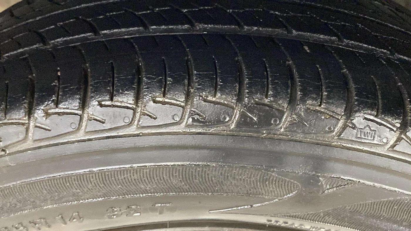 2013 Honda Brio S MT, Petrol, Manual, 34,218 km, Left Front Tyre Tread