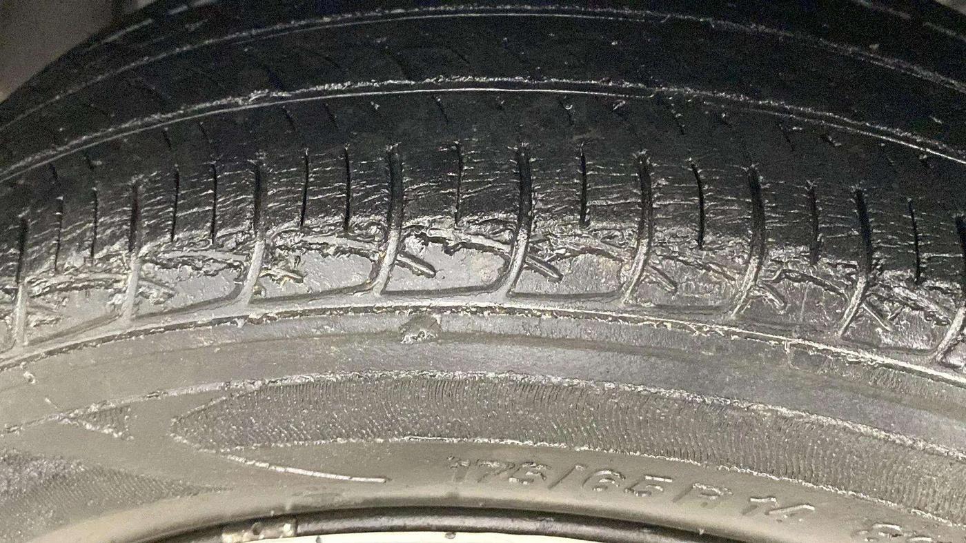 2013 Honda Brio S MT, Petrol, Manual, 34,218 km, Left Rear Tyre Tread