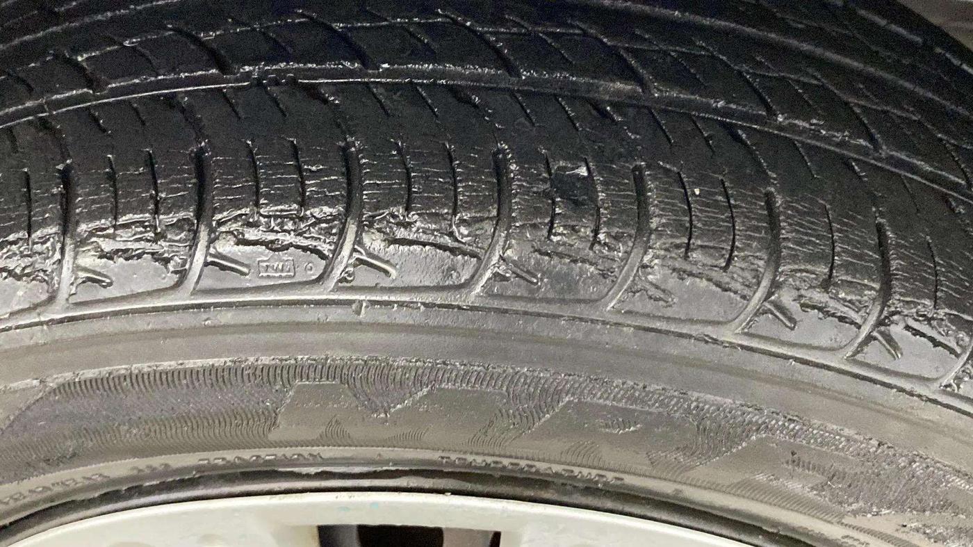2013 Honda Brio S MT, Petrol, Manual, 34,218 km, Right Front Tyre Tread