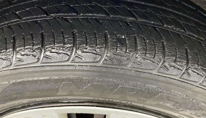 2013 Honda Brio S MT, Petrol, Manual, 34,218 km, Right Front Tyre Tread