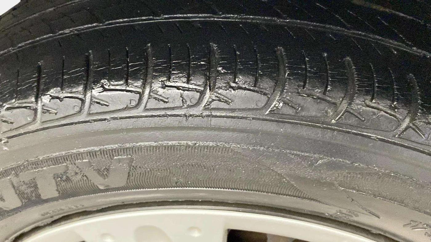 2013 Honda Brio S MT, Petrol, Manual, 34,218 km, Right Rear Tyre Tread