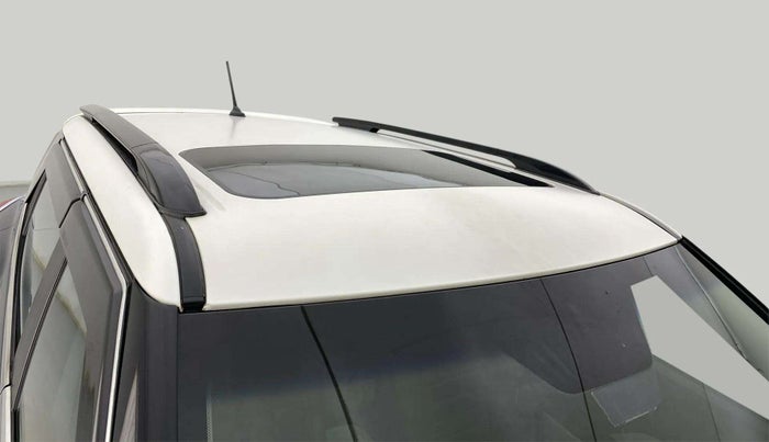 2023 Mahindra XUV300 W8 (O) 1.5 DIESEL AMT DUAL TONE, Diesel, Automatic, 47,979 km, Roof