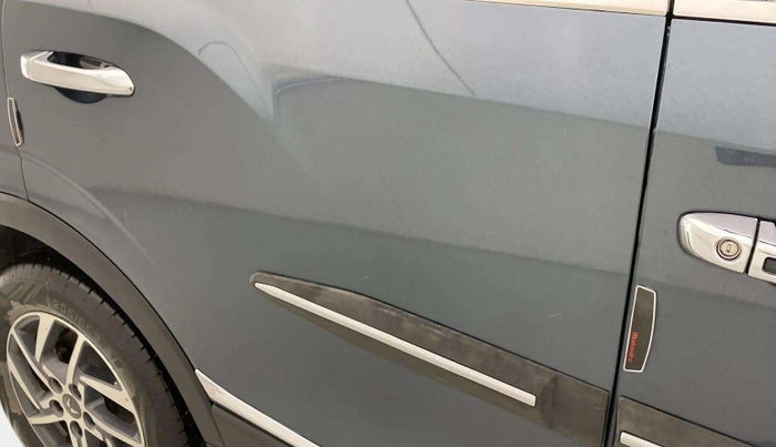 2023 Mahindra XUV300 W8 (O) 1.5 DIESEL AMT DUAL TONE, Diesel, Automatic, 47,979 km, Right rear door - Minor scratches