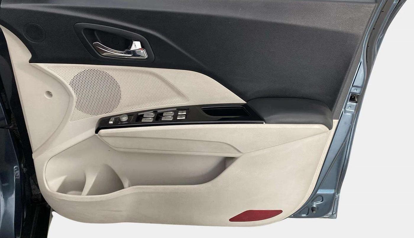 2023 Mahindra XUV300 W8 (O) 1.5 DIESEL AMT DUAL TONE, Diesel, Automatic, 48,093 km, Driver Side Door Panels Control