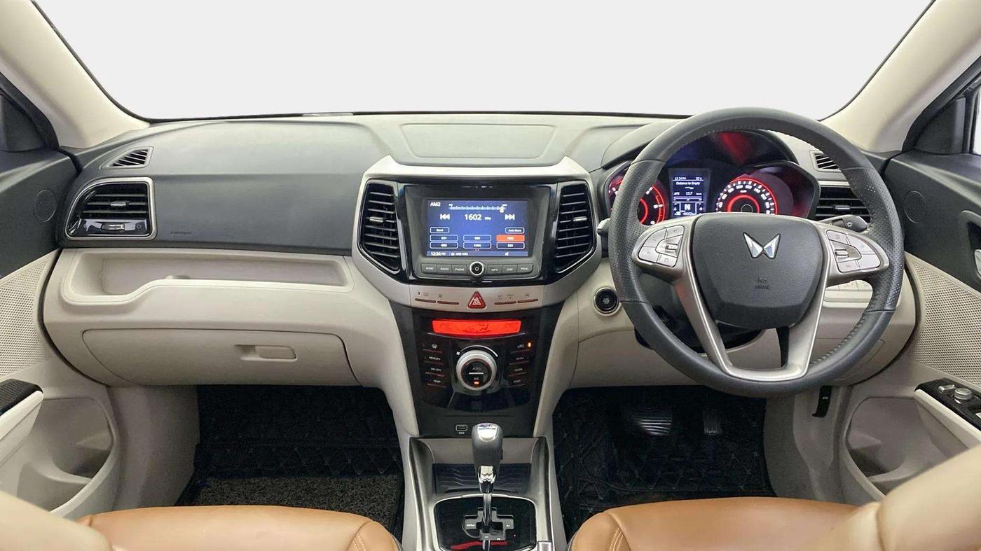 2023 Mahindra XUV300 W8 (O) 1.5 DIESEL AMT DUAL TONE, Diesel, Automatic, 48,093 km, Dashboard