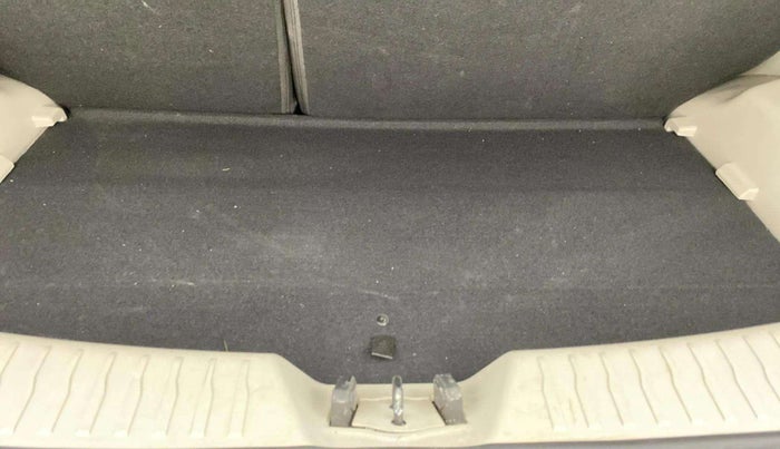 2023 Mahindra XUV300 W8 (O) 1.5 DIESEL AMT DUAL TONE, Diesel, Automatic, 47,979 km, Boot Inside