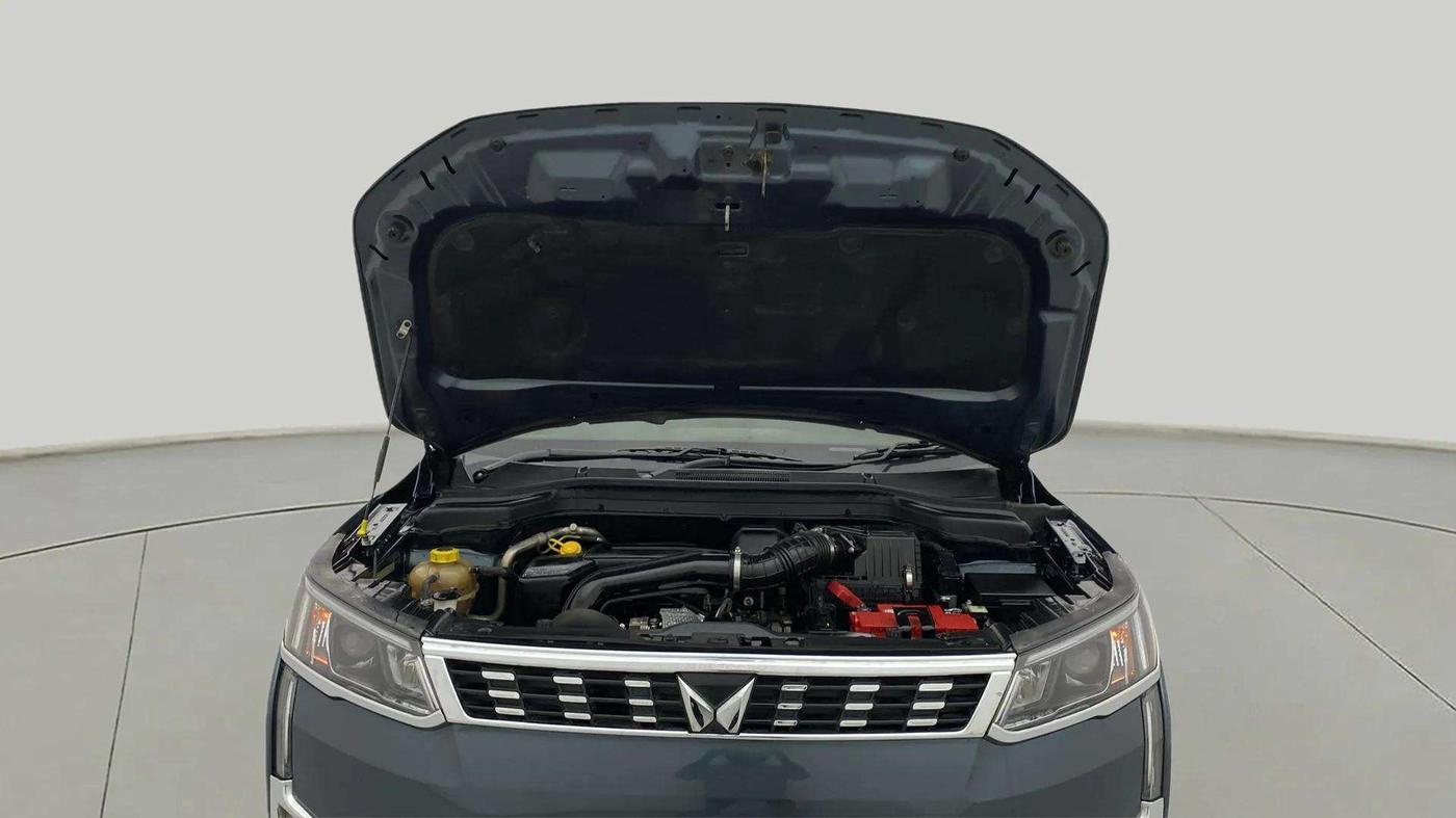 2023 Mahindra XUV300 W8 (O) 1.5 DIESEL AMT DUAL TONE, Diesel, Automatic, 48,093 km, Open Bonet