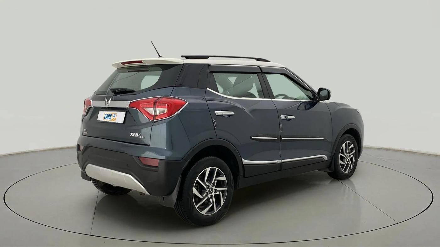 2023 Mahindra XUV300 W8 (O) 1.5 DIESEL AMT DUAL TONE, Diesel, Automatic, 48,093 km, Right Back Diagonal