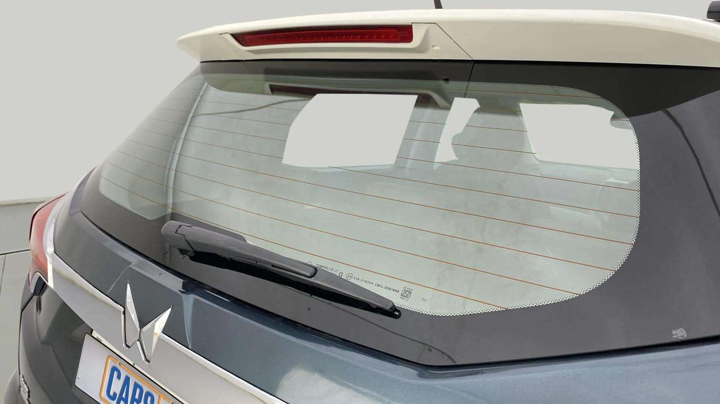 2023 Mahindra XUV300 W8 (O) 1.5 DIESEL AMT DUAL TONE, Diesel, Automatic, 48,093 km, Rear Wiper