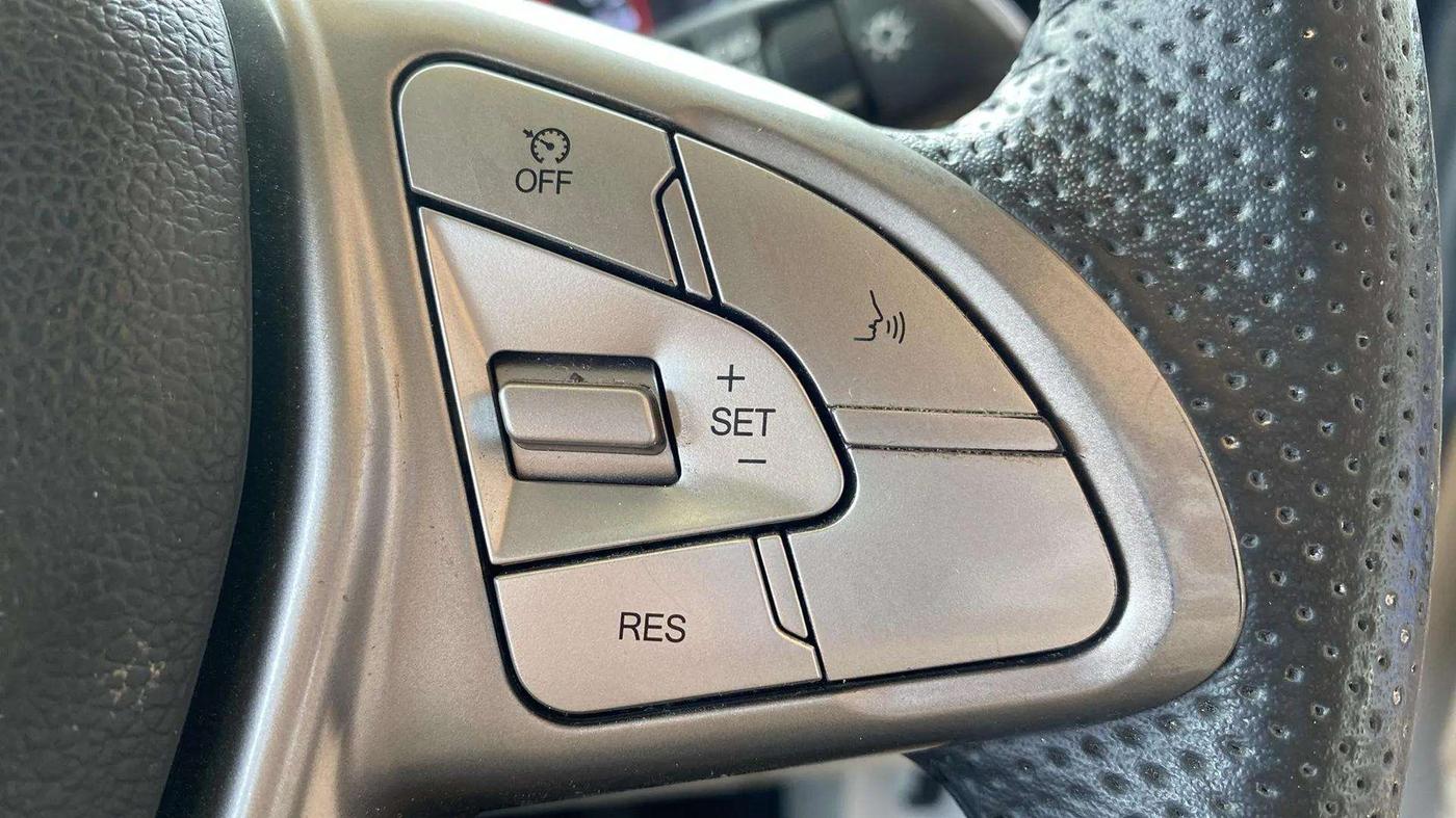 2023 Mahindra XUV300 W8 (O) 1.5 DIESEL AMT DUAL TONE, Diesel, Automatic, 48,093 km, Adaptive Cruise Control