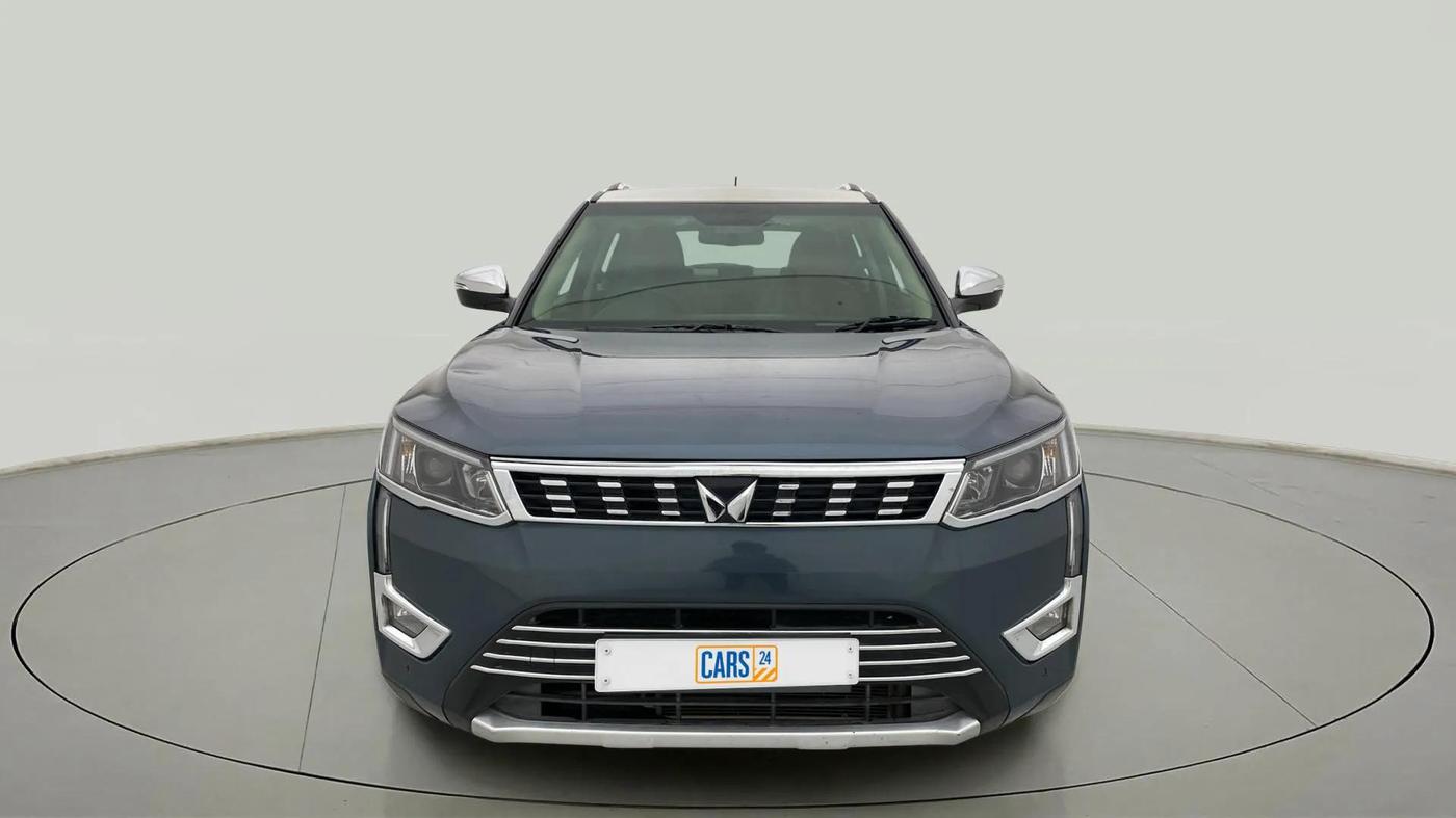 2023 Mahindra XUV300 W8 (O) 1.5 DIESEL AMT DUAL TONE, Diesel, Automatic, 48,093 km, Front