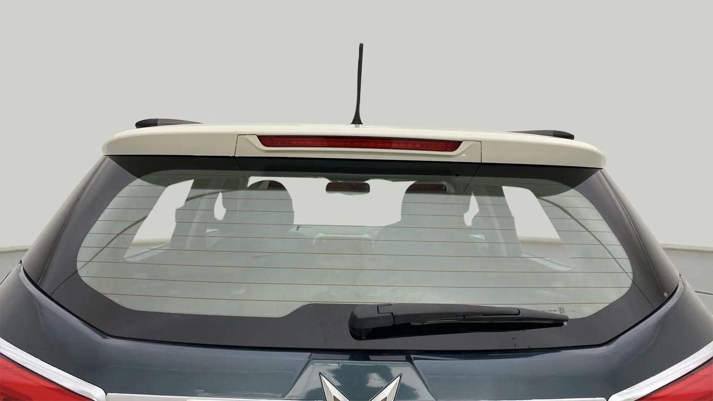 2023 Mahindra XUV300 W8 (O) 1.5 DIESEL AMT DUAL TONE, Diesel, Automatic, 48,093 km, Rear Windshield