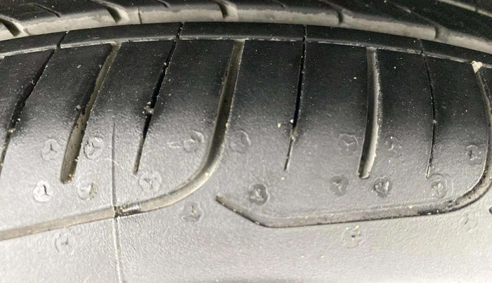 2018 Maruti Ciaz ALPHA 1.4 PETROL, Petrol, Manual, 60,361 km, Right Rear Tyre Tread