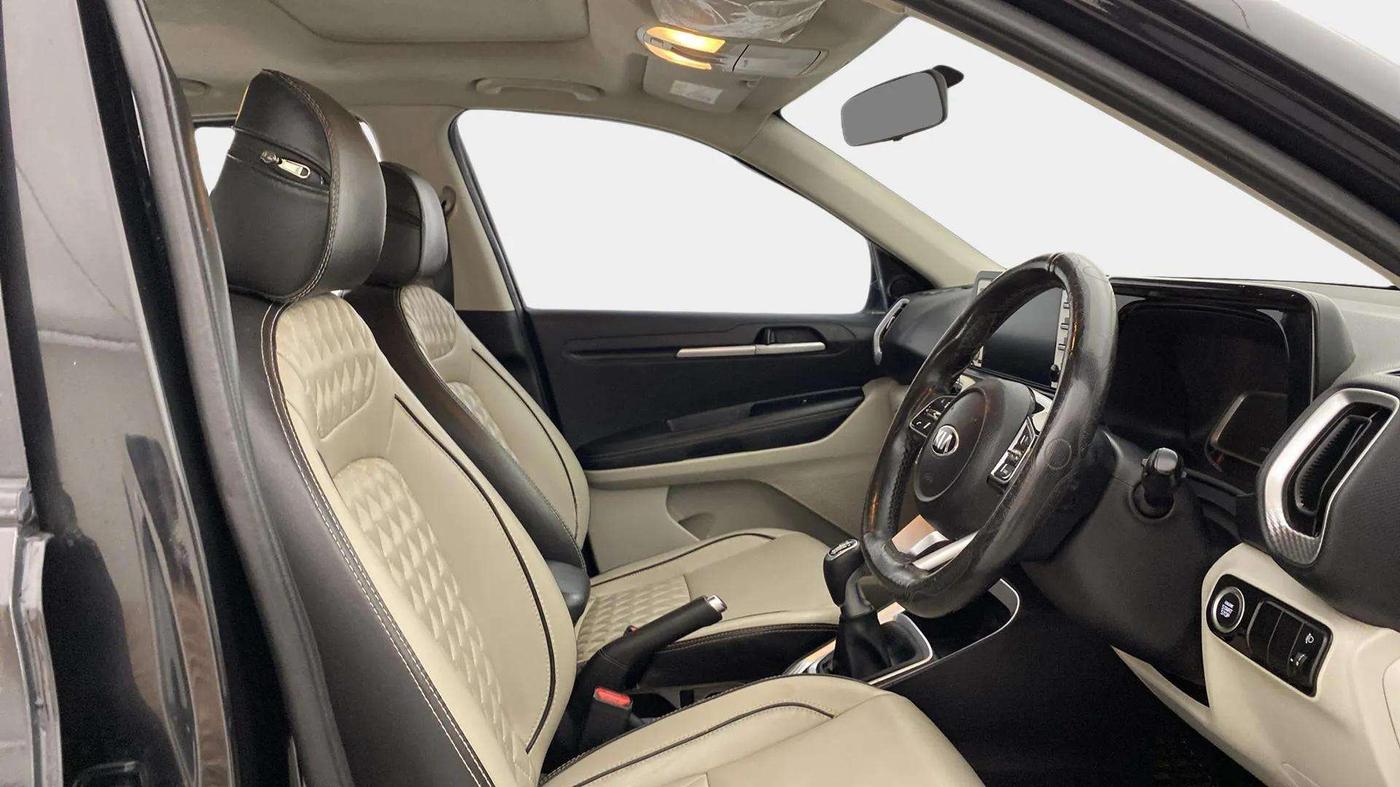 2021 KIA SONET HTX 1.5, Diesel, Manual, 1,00,057 km, Right Side Front Door Cabin