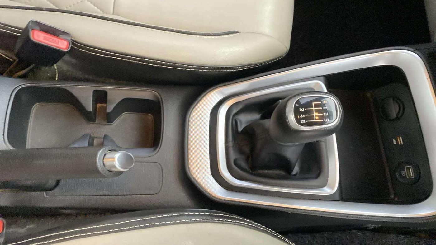 2021 KIA SONET HTX 1.5, Diesel, Manual, 1,00,057 km, Gear Lever