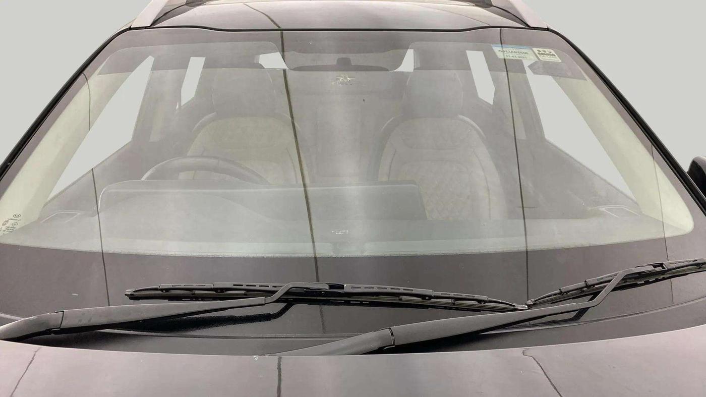 2021 KIA SONET HTX 1.5, Diesel, Manual, 1,00,057 km, Front Windshield