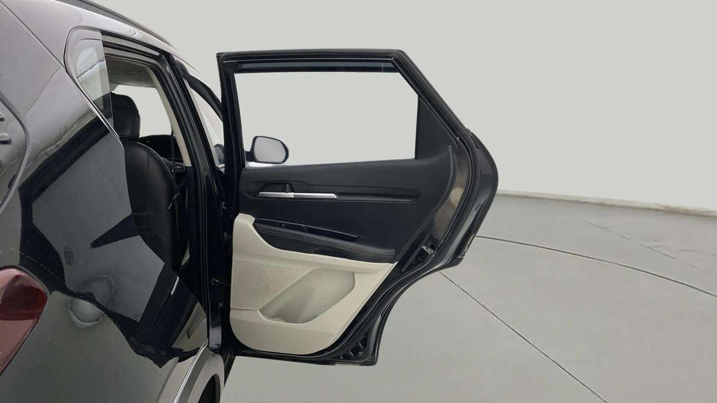 2021 KIA SONET HTX 1.5, Diesel, Manual, 1,00,057 km, RHS Rear Door