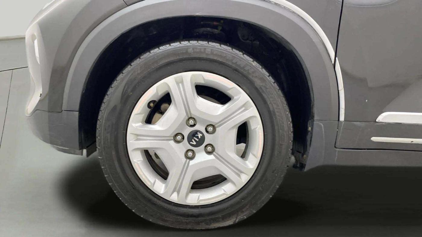 2021 KIA SONET HTX 1.5, Diesel, Manual, 1,00,057 km, Left Front Wheel
