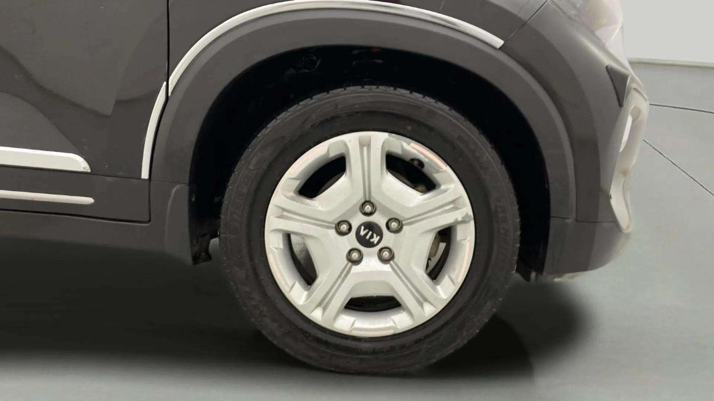 2021 KIA SONET HTX 1.5, Diesel, Manual, 1,00,057 km, Right Front Wheel