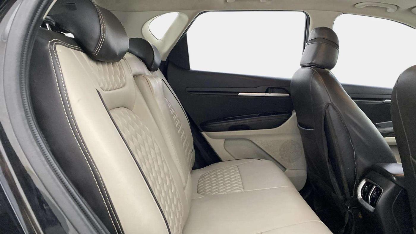 2021 KIA SONET HTX 1.5, Diesel, Manual, 1,00,057 km, Right Side Rear Door Cabin