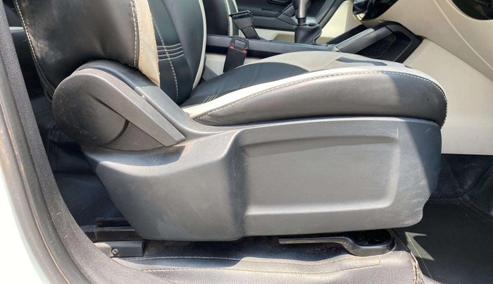 2022 Tata Safari XE, Diesel, Manual, 73,494 km, Driver Side Adjustment Panel