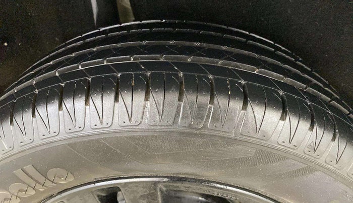 2019 Maruti Vitara Brezza ZDI PLUS AMT, Diesel, Automatic, 82,454 km, Left Front Tyre Tread