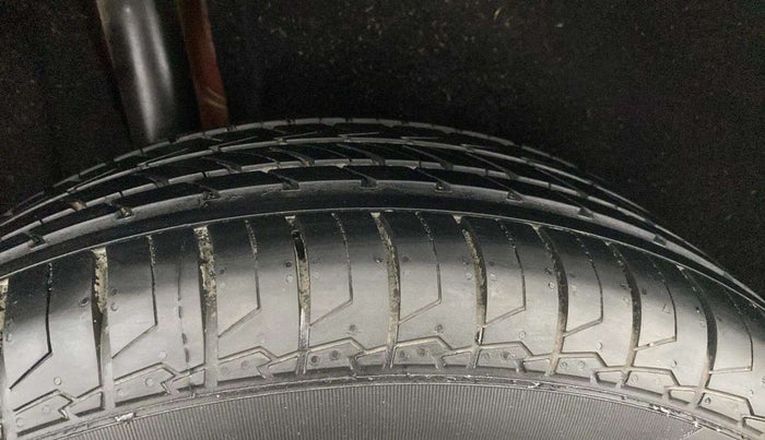 2018 Maruti Vitara Brezza VDI, Diesel, Manual, 79,055 km, Right Rear Tyre Tread