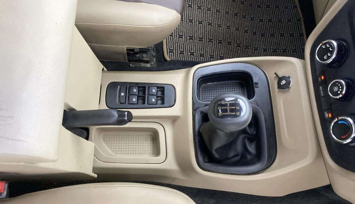 2022 Mahindra BOLERO NEO N 4, Diesel, Manual, 34,846 km, Gear Lever
