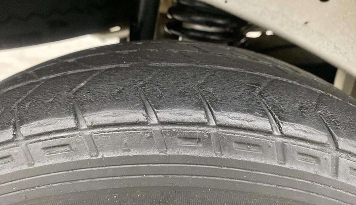 2019 Maruti Eeco 5 STR WITH A/C+HTR CNG, CNG, Manual, 82,776 km, Right rear tyre - Tyre wear
