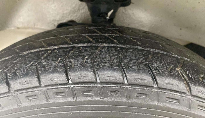 2019 Maruti Eeco 5 STR WITH A/C+HTR CNG, CNG, Manual, 82,776 km, Left Front Tyre Tread