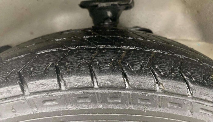2019 Maruti Eeco 5 STR WITH A/C+HTR CNG, CNG, Manual, 82,776 km, Right Front Tyre Tread