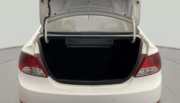 2014 Hyundai Verna FLUIDIC 1.6 VTVT SX OPT, Petrol, Manual, 99,145 km, Boot Inside