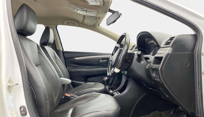 2016 Maruti Ciaz ZXI+ RS, CNG, Manual, 56,033 km, Right Side Front Door Cabin