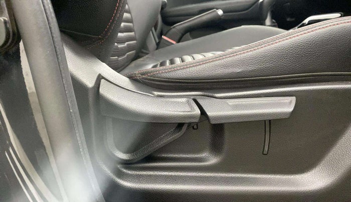 2021 KIA SONET GTX PLUS 1.0 IMT, Petrol, Manual, 42,133 km, Driver Side Adjustment Panel