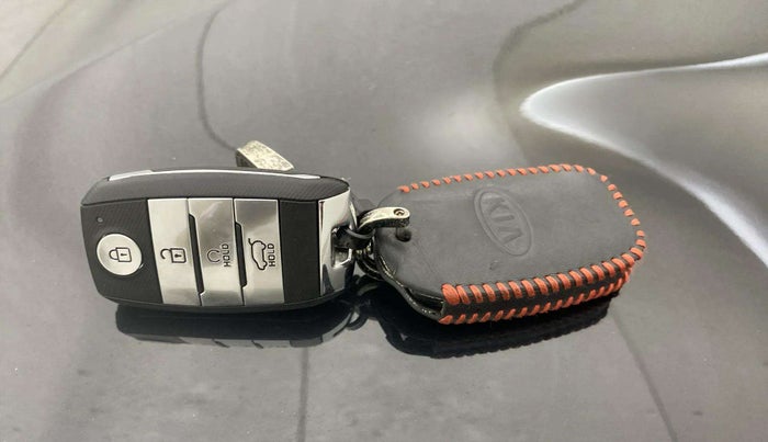 2021 KIA SONET GTX PLUS 1.0 IMT, Petrol, Manual, 42,133 km, Key Close Up
